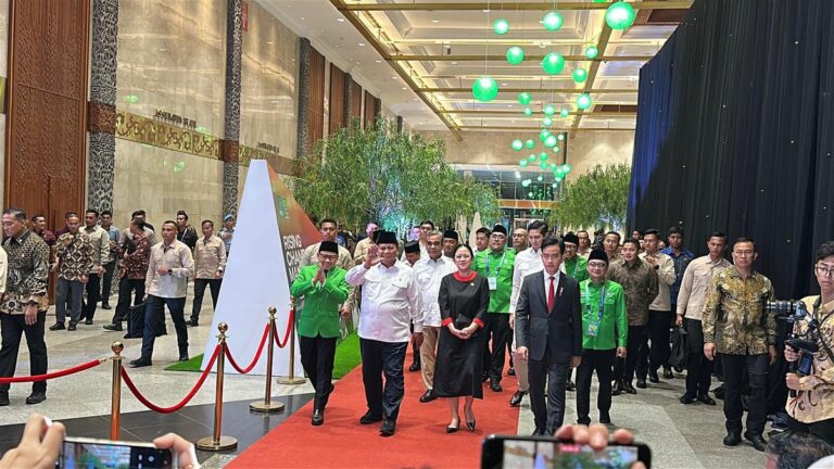 Momen Spesial: Prabowo dan Cak Imin Jalan Bersama Gibran-Puan di Harlah PKB Ke-27