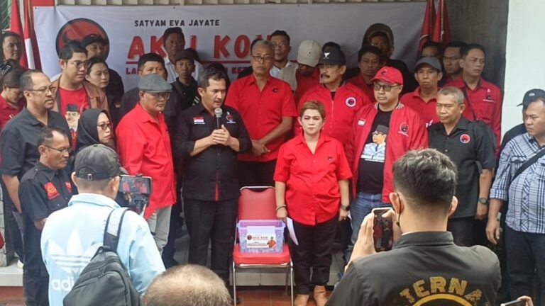 Aksi Kumpulan Koin PDIP Yogyakarta Dukung Sekjen Hasto