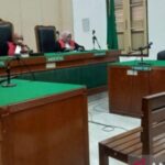 6888e3b62f841-terdakwa-nefri-zaldi-ketika-mendengarkan-putusan-hakim_665_374.jpg