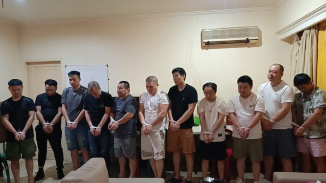 Rumah Mewah Jaksel Digerebek, Dalang Penipuan WN China Wuhan