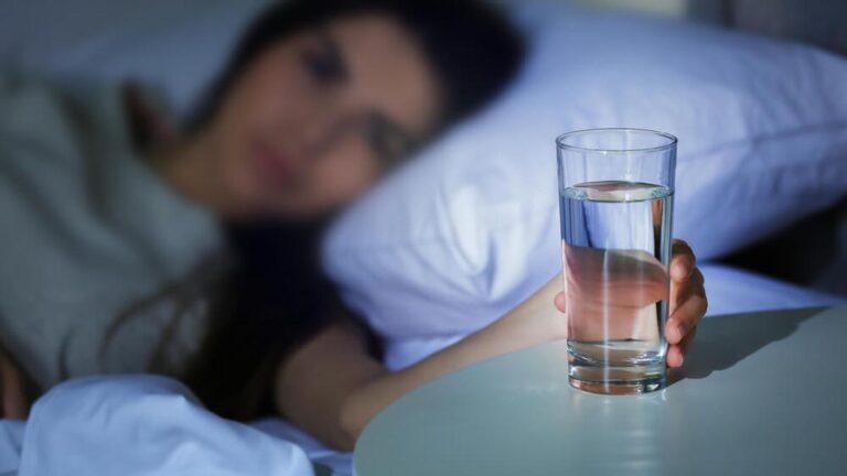 Tidur Tanpa Kegugupan: Mitos dan Fakta Minum Sebelum Tidur