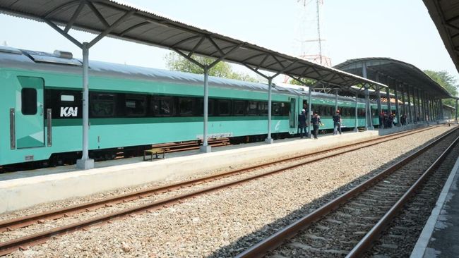 Exploring the Authentic Charm of Indonesian Farmer and Trader Train Carriages