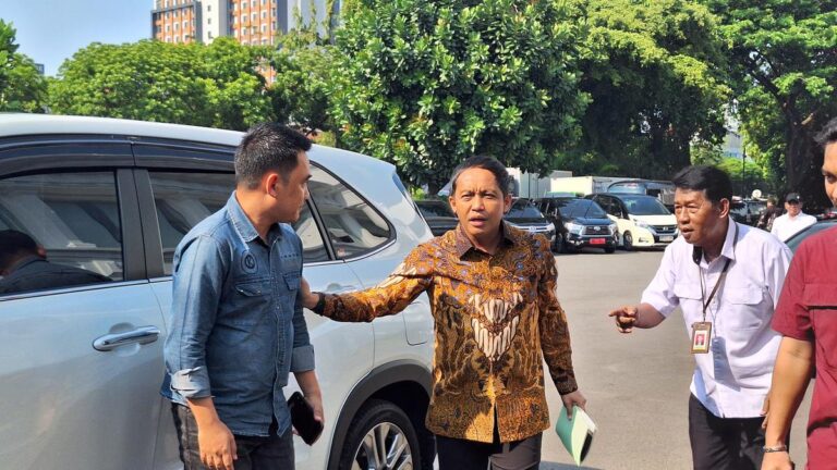 Pihak Kedua Jokowi-Prabowo Dituduh Mengadu Domba: Hoaks?