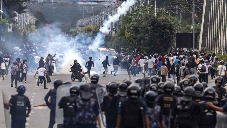 Evakuasi WNI di Nepal: Demo Besar-besaran dan Panggilan Tindakan Darurat