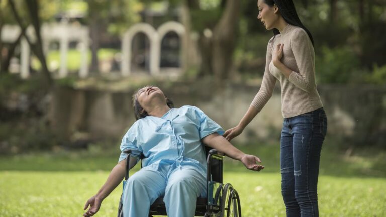 Pertolongan Pertama Serangan Stroke: Jangan Beri Minum