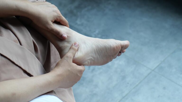 8 Tanda Sakit di Telapak Kaki: Penyebab dan Tindakan yang Harus Diambil