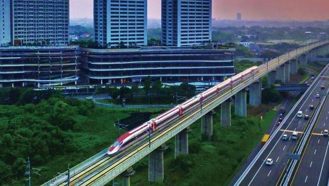 Warga Malaysia Borong Tiket Rombongan Naik Kereta Cepat Whoosh