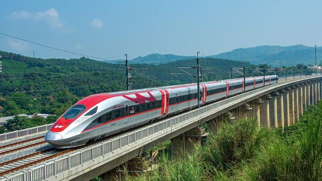 Mengapa Wisatawan Malaysia Menyukai Kereta Cepat Whoosh